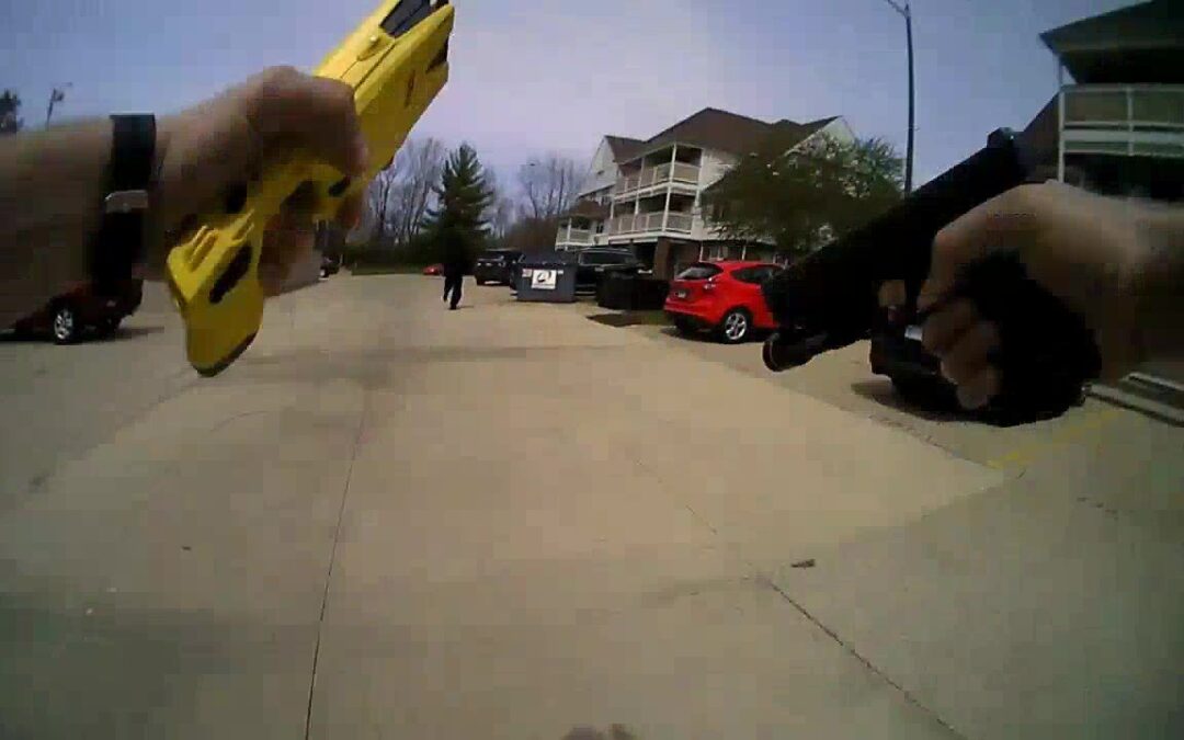 Both Guns Drawn, Illinois Cop Chases Wrong Subject After Shooting Him in the Back With TASER